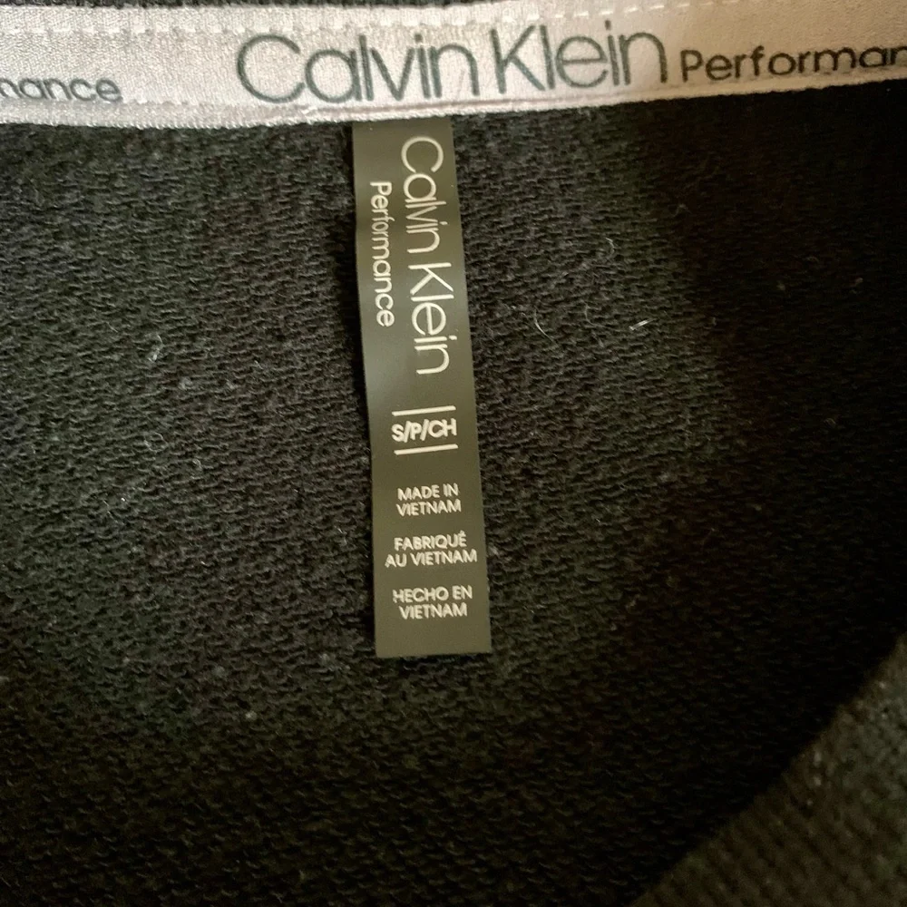 CUTE CALVIN KLEIN SWEATSHIRT ❤️CHANGE IT UP WITH A WHITE SHIRT UNDERNEATH. - Picture 11 of 14